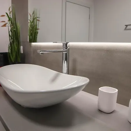 Kuca Za Stanovanje ,cijeli Prostor Apartman Peroj