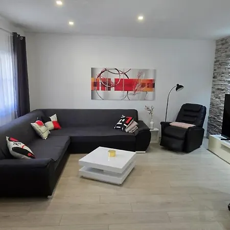 Apartman Kuca Za Stanovanje ,cijeli Prostor
