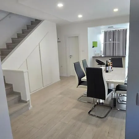 Kuca Za Stanovanje ,cijeli Prostor Apartman *