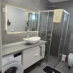 Kuca Za Stanovanje ,cijeli Prostor Apartamento