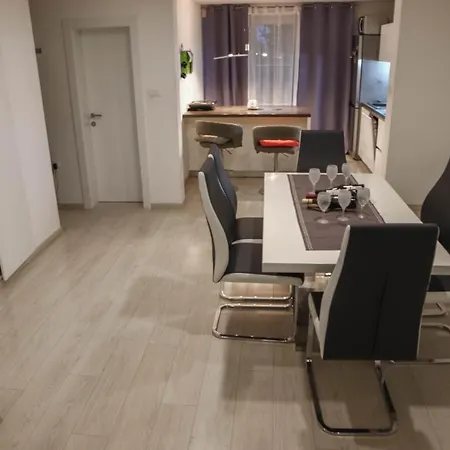 Kuca Za Stanovanje ,cijeli Prostor Peroj