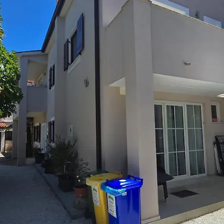 Kuca Za Stanovanje ,cijeli Prostor