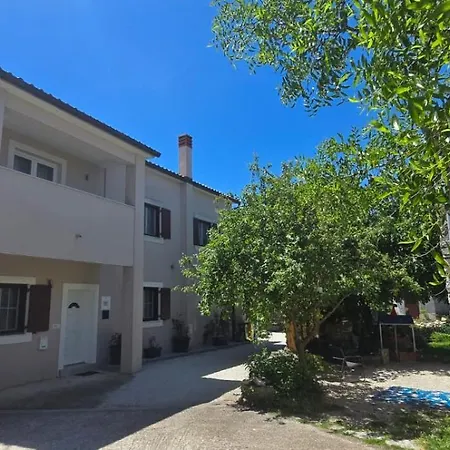 Kuca Za Stanovanje ,cijeli Prostor Apartamento