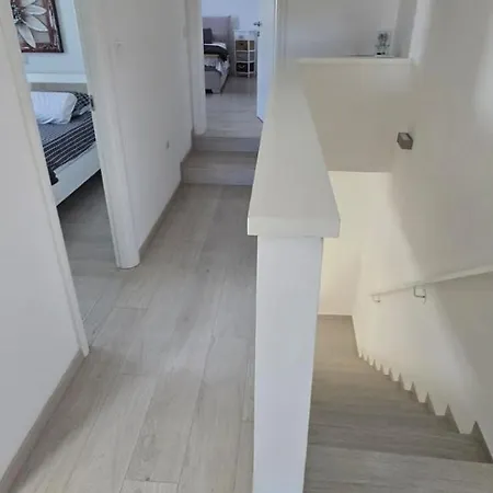 Kuca Za Stanovanje ,cijeli Prostor *