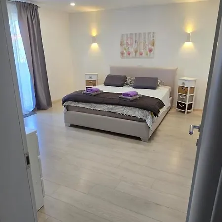 Kuca Za Stanovanje ,cijeli Prostor * Peroj