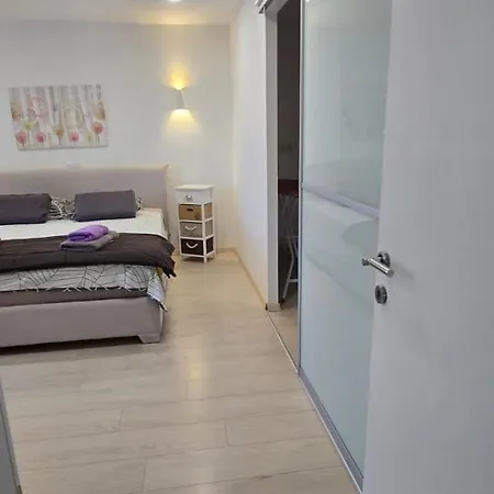 Kuca Za Stanovanje ,cijeli Prostor