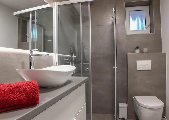 Kuca Za Stanovanje ,cijeli Prostor Apartamento Peroj