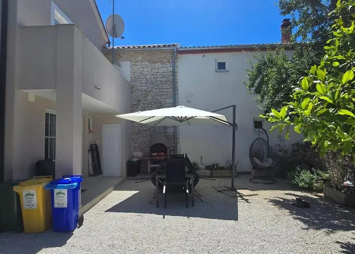 Kuca Za Stanovanje ,cijeli Prostor * 페로이