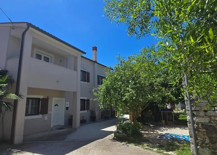 Kuca Za Stanovanje ,cijeli Prostor Apartamento