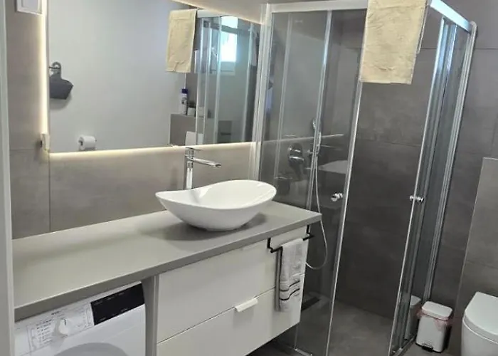 Kuca Za Stanovanje ,cijeli Prostor Apartamento