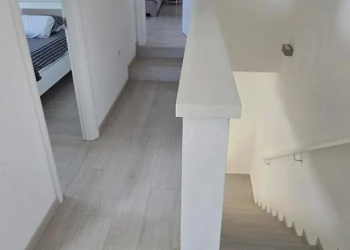 Kuca Za Stanovanje ,cijeli Prostor *