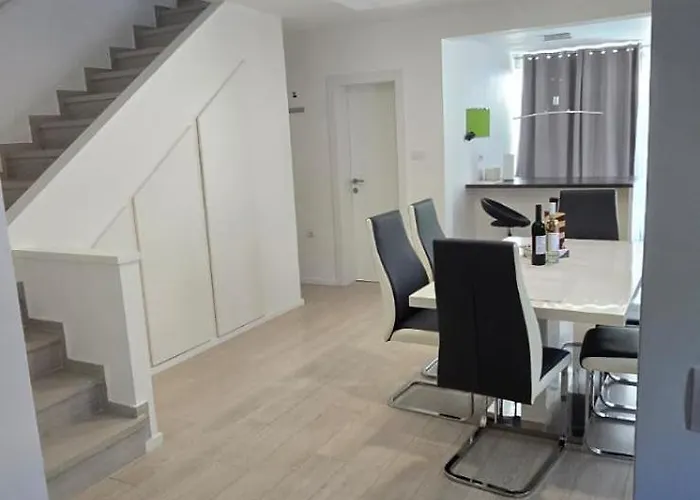 Kuca Za Stanovanje ,cijeli Prostor Apartamento *